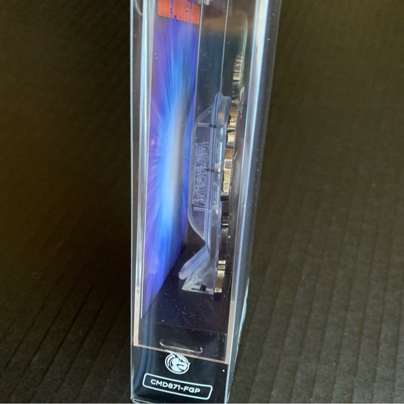 FiGPiN #390  One Punch Man Genos Collectible Pin New - Picture 6 of 13